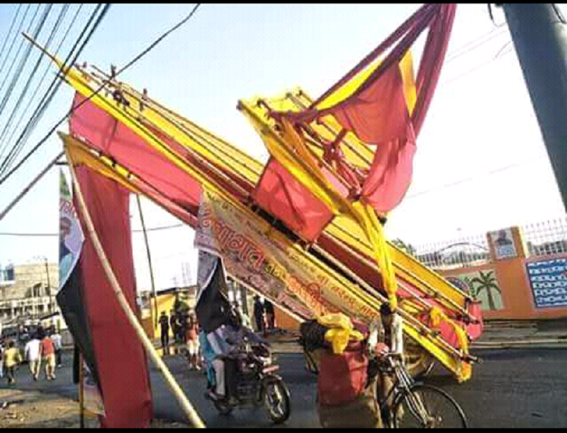 मोदीको स्वागतको लागि सजावट स्वागतद्धार र अभिननन्दन स्थल हावाहुरी र वर्षाले प्रभावित